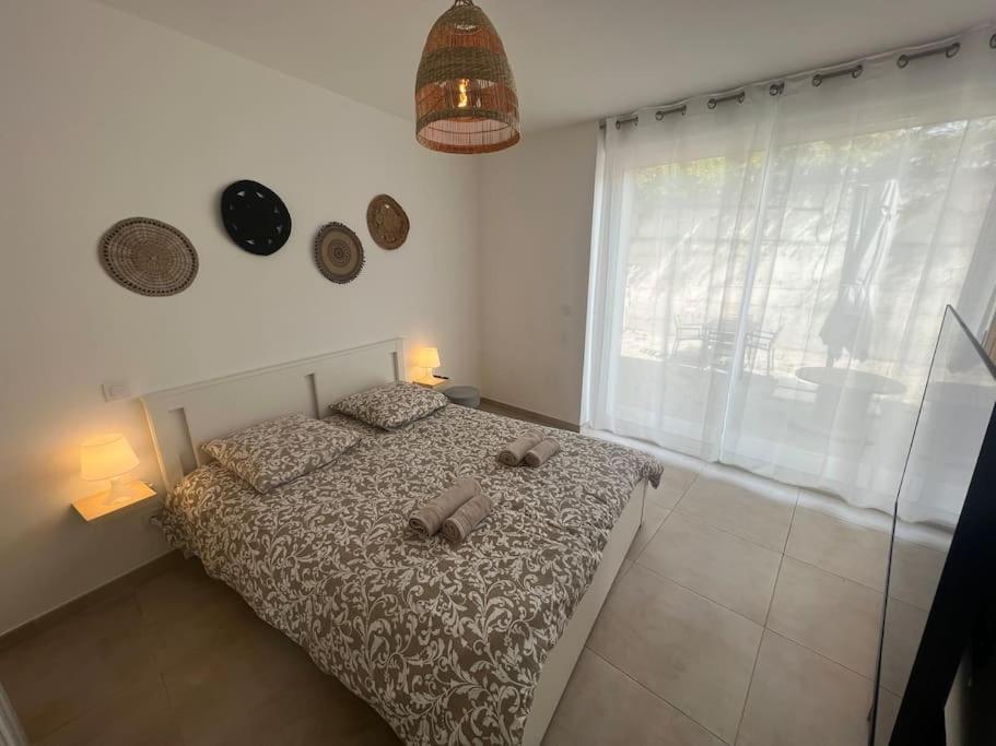 Appartement La Glycine - Parking Gratuit - Ac Clim - Cour Prive - à Villeneuve-lès-Avignon Extérieur photo