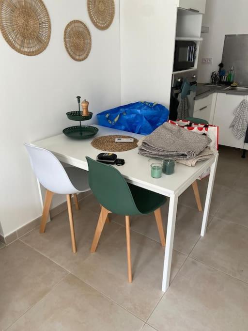 Appartement La Glycine - Parking Gratuit - Ac Clim - Cour Prive - à Villeneuve-lès-Avignon Extérieur photo