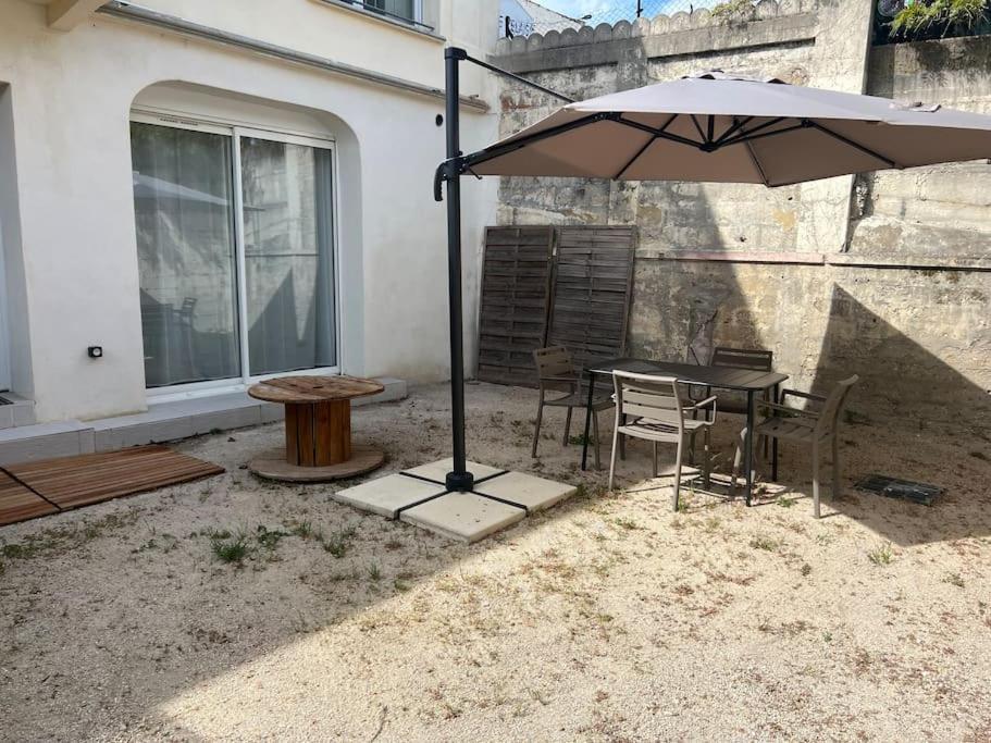 Appartement La Glycine - Parking Gratuit - Ac Clim - Cour Prive - à Villeneuve-lès-Avignon Extérieur photo